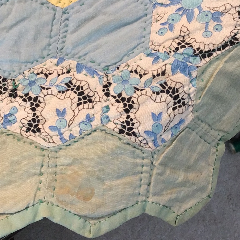 Antique Pennsylvania Appliquéd Quilt - Picture 13 of 14